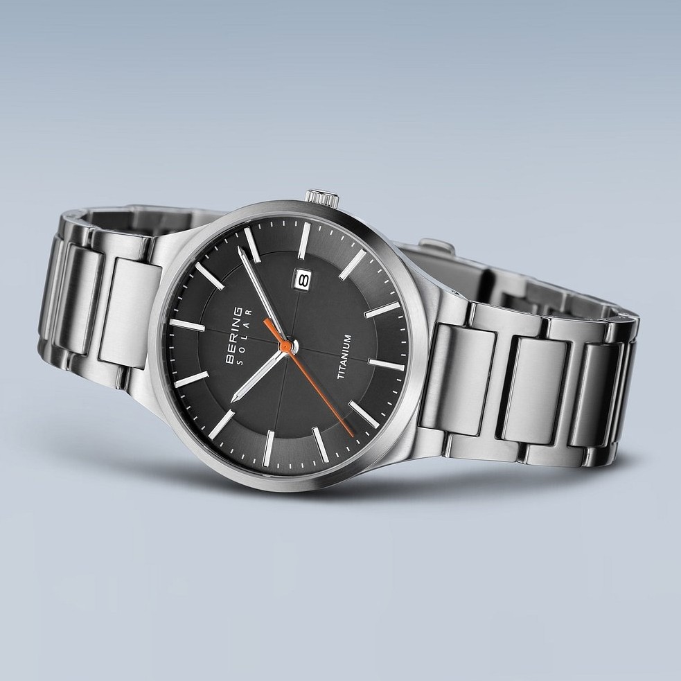 Bering top solar titanium